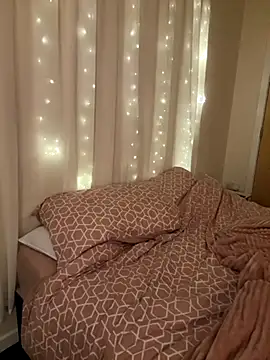 LillieMaee online show from 12/02/25, 12:55