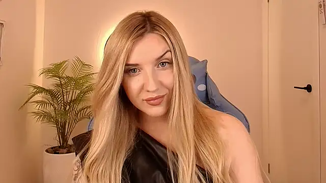 Snapshot of _Mi1a_ chatting on 11/13/25, 08:18 Mi1a online show from 11/13/25, 08:18