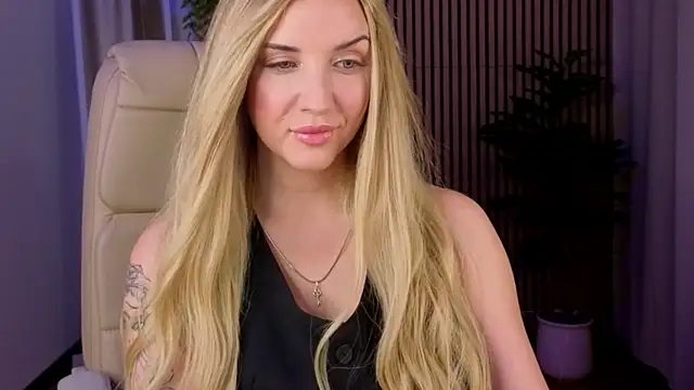 Snapshot of _Mi1a_ chatting on 11/15/25, 08:51 Mi1a online show from 11/15/25, 08:51