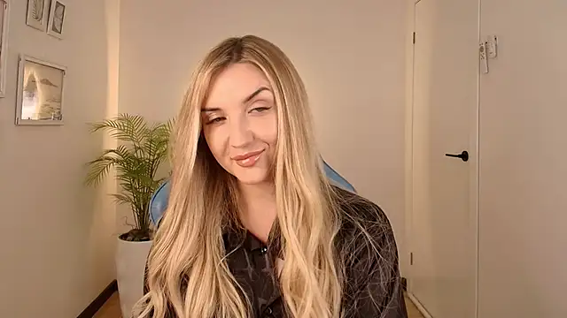 Snapshot of _Mi1a_ chatting on 11/11/25, 03:12 Mi1a online show from 11/11/25, 03:12