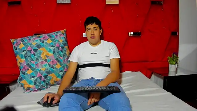 Emmaanddarling online show from 12/18/25, 02:10