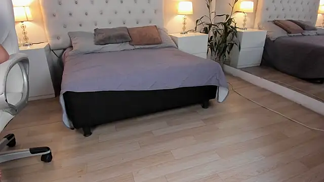 Scarlett Bunny  online show from 12/15/25, 01:06