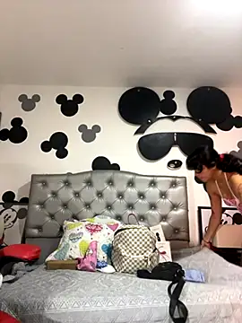 Snapshot of _vaiolet_owo chatting on 11/07/25, 05:01 vaiolet owo online show from 11/07/25, 05:01