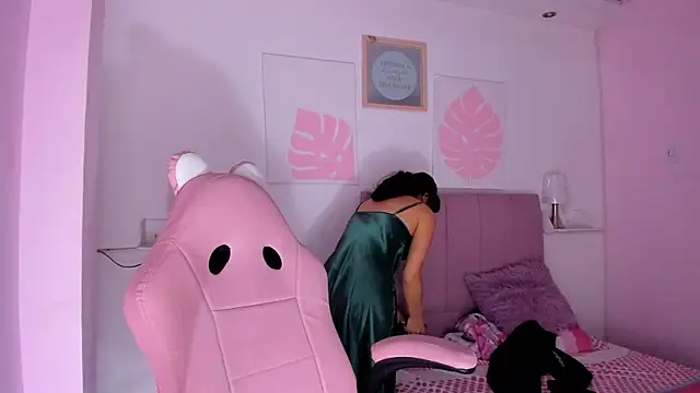  vaiolet owo online show from 12/18/25, 05:34