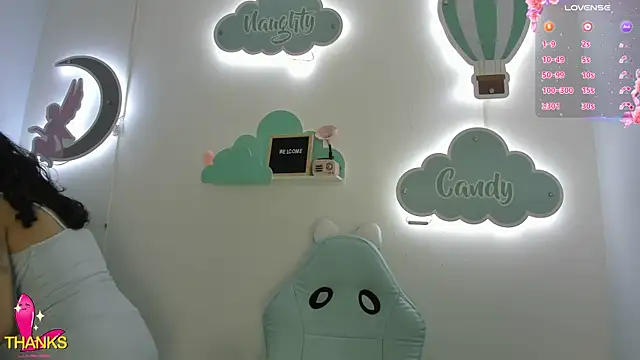  vaiolet owo online show from 12/20/25, 05:21