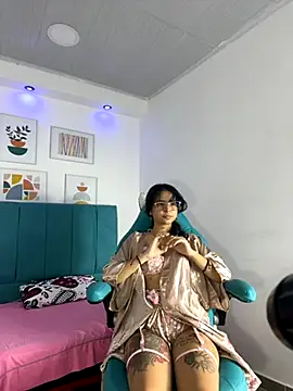  vaiolet owo online show from 11/15/25, 05:44