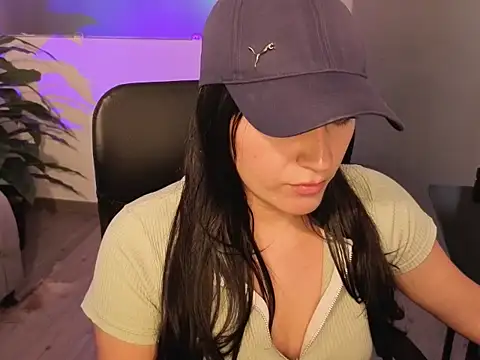 Dhany Naugthy  online show from 11/28/25, 11:27