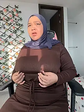 Snapshot of sweetmuslim01 chatting on 03/22/25, 10:04 sweetmuslim01 online show from 03/22/25, 10:04