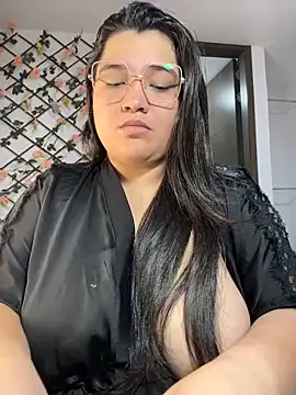 Snapshot of sweetmuslim01 chatting on 03/21/25, 12:29 sweetmuslim01 online show from 03/21/25, 12:29