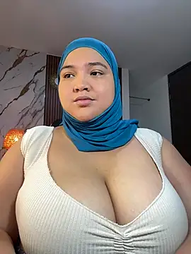 Snapshot of sweetmuslim01 chatting on 07/08/26, 02:03 sweetmuslim01 online show from 07/08/26, 02:03