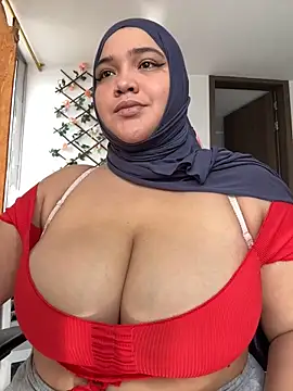 Snapshot of sweetmuslim01 chatting on 03/14/25, 08:38 sweetmuslim01 online show from 03/14/25, 08:38