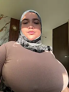 Snapshot of sweetmuslim01 chatting on 07/05/26, 10:16 sweetmuslim01 online show from 07/05/26, 10:16