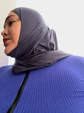 Snapshot of sweetmuslim01 chatting on 09/18/25, 02:53 sweetmuslim01 online show from 09/18/25, 02:53