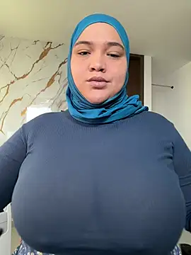 Snapshot of sweetmuslim01 chatting on 06/12/26, 05:32 sweetmuslim01 online show from 06/12/26, 05:32