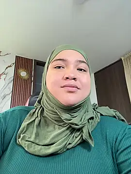 Snapshot of sweetmuslim01 chatting on 07/04/26, 06:12 sweetmuslim01 online show from 07/04/26, 06:12