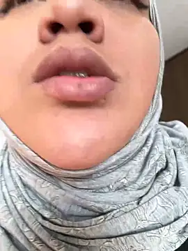 Snapshot of sweetmuslim01 chatting on 03/15/25, 09:49 sweetmuslim01 online show from 03/15/25, 09:49