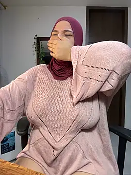 Snapshot of sweetmuslim01 chatting on 09/17/25, 11:29 sweetmuslim01 online show from 09/17/25, 11:29