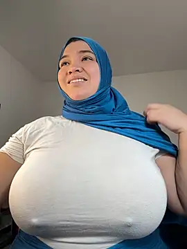 Snapshot of sweetmuslim01 chatting on 02/17/25, 09:21 sweetmuslim01 online show from 02/17/25, 09:21