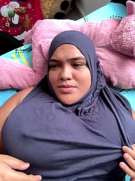 Snapshot of sweetmuslim01 chatting on 09/27/25, 04:24 sweetmuslim01 online show from 09/27/25, 04:24
