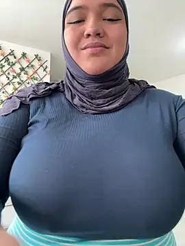 Snapshot of sweetmuslim01 chatting on 07/12/26, 08:42 sweetmuslim01 online show from 07/12/26, 08:42