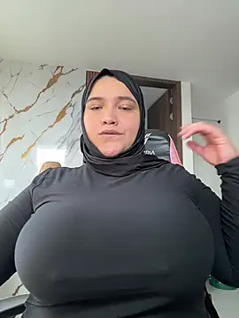 Snapshot of sweetmuslim01 chatting on 06/28/26, 08:26 sweetmuslim01 online show from 06/28/26, 08:26