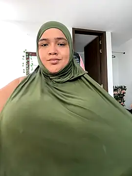 Snapshot of sweetmuslim01 chatting on 10/10/25, 05:03 sweetmuslim01 online show from 10/10/25, 05:03