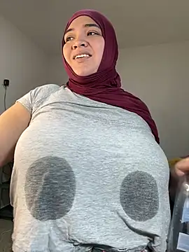 Snapshot of sweetmuslim01 chatting on 02/21/25, 01:55 sweetmuslim01 online show from 02/21/25, 01:55