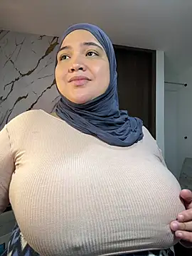 Snapshot of sweetmuslim01 chatting on 06/25/26, 05:12 sweetmuslim01 online show from 06/25/26, 05:12