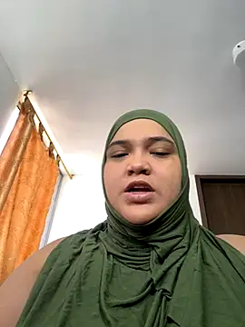 Snapshot of sweetmuslim01 chatting on 09/21/25, 03:28 sweetmuslim01 online show from 09/21/25, 03:28