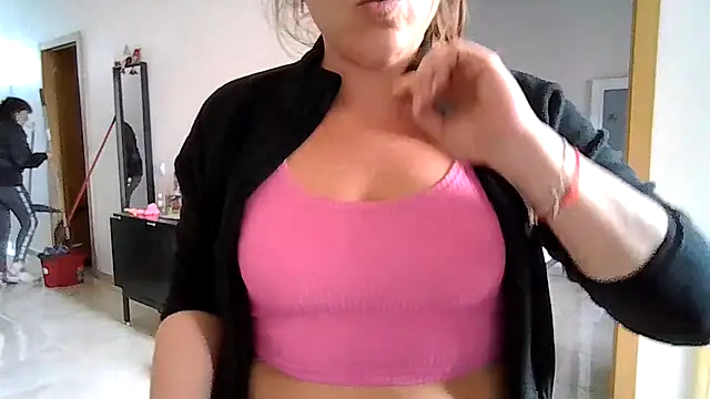 Domiqueen online show from 11/13/25, 10:41