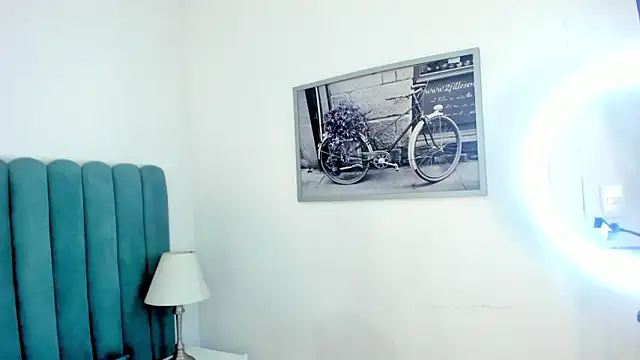 FrancescaSkuirt online show from 02/24/26, 05:41