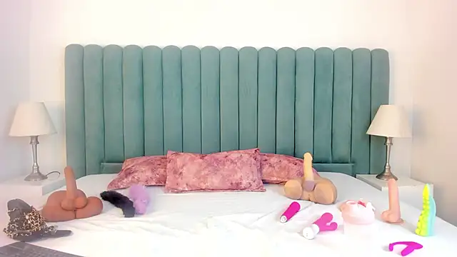 FrancescaSkuirt online show from 02/19/26, 04:48