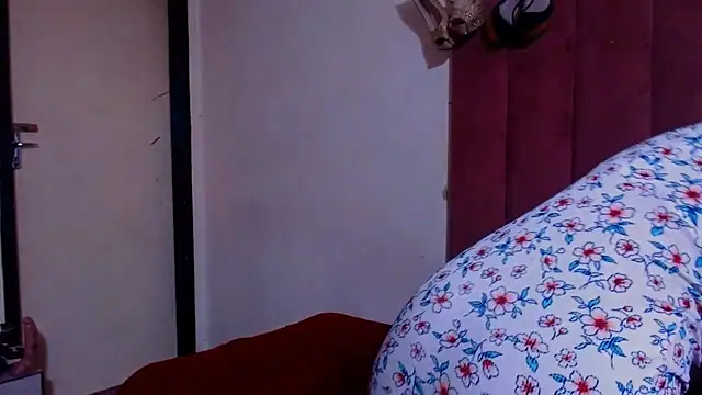 Nikistickyxx25 online show from 04/20/26, 01:13