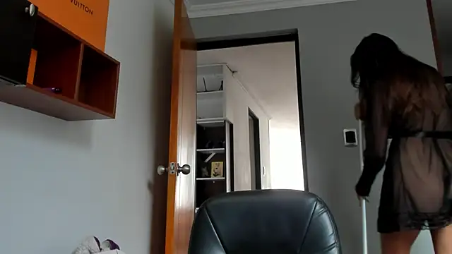 LilyGarcia online show from 06/09/26, 05:14