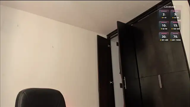 LilyGarcia online show from 12/16/25, 05:06