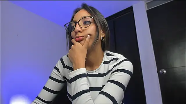 LilyGarcia online show from 11/12/25, 02:15