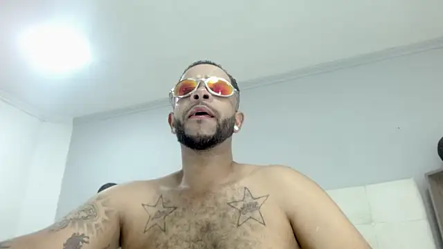 Snapshot of Lukke_Smitt chatting on 11/11/25, 06:36 Lukke Smitt online show from 11/11/25, 06:36