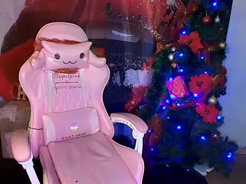 Snapshot of venus-foxy chatting on 12/15/25, 05:08 venus-foxy online show from 12/15/25, 05:08