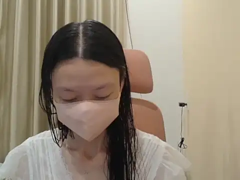 Lil-Cherries online show from 04/13/26, 12:20