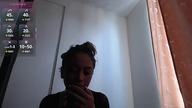 Snapshot of _PaulaSantanaOf chatting on 11/12/25, 04:55 PaulaSantanaOf online show from 11/12/25, 04:55