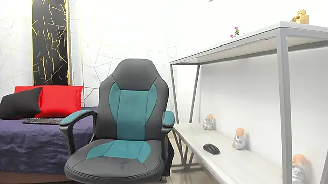 Snapshot of Zoro_V chatting on 11/09/25, 07:29 Zoro V online show from 11/09/25, 07:29