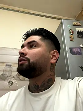 Snapshot of alexandermoris chatting on 11/06/25, 07:07 alexandermoris online show from 11/06/25, 07:07