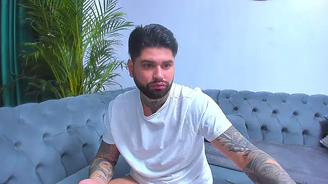 Snapshot of alexandermoris chatting on 12/18/25, 08:30 alexandermoris online show from 12/18/25, 08:30