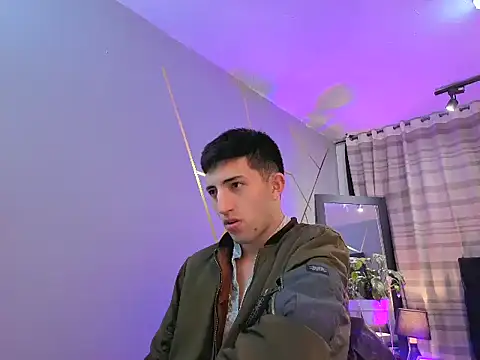 Snapshot of Un_Sluttyy chatting on 11/07/25, 11:48 Un Sluttyy online show from 11/07/25, 11:48