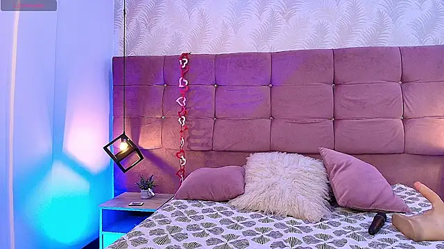 MeganDiamont FG online show from 11/11/25, 08:25