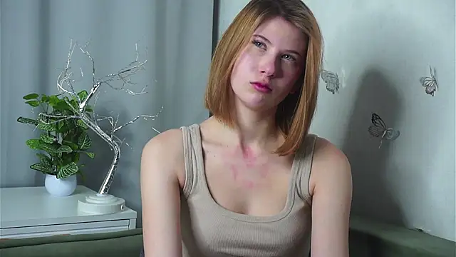 YvonneBou online show from 11/17/25, 08:13