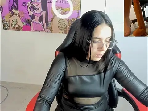 Snapshot of queen_findom1 chatting on 01/06/26, 06:28 queen findom1 online show from 01/06/26, 06:28