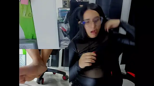 Snapshot of queen_findom1 chatting on 12/14/25, 02:51 queen findom1 online show from 12/14/25, 02:51