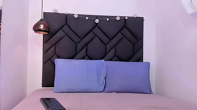 Snapshot of Bellaquita_19 chatting on 11/16/25, 12:10 Bellaquita 19 online show from 11/16/25, 12:10