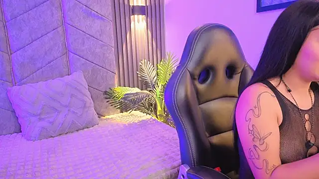 Snapshot of AuroraLanee_ chatting on 11/08/25, 07:23 AuroraLanee online show from 11/08/25, 07:23